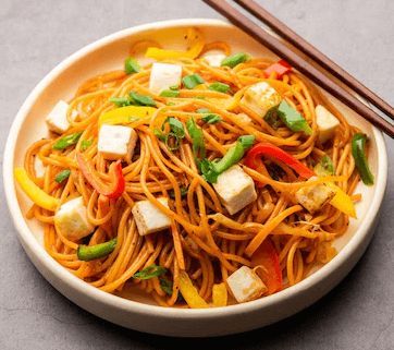 Paneer Schezwan Noodles (पनीर स्ज़ेचवान नूडल्स)