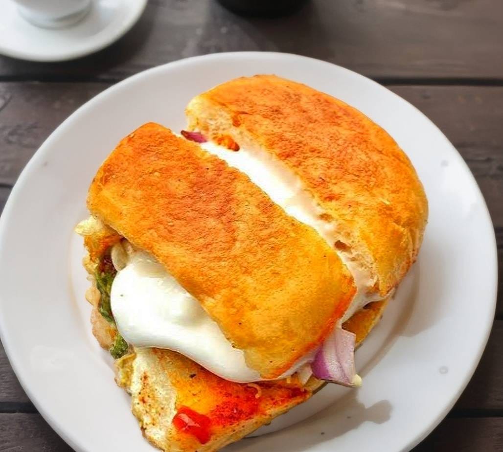 Cheese Vada Pav (चीज़ वड़ा पाव)   1 piece