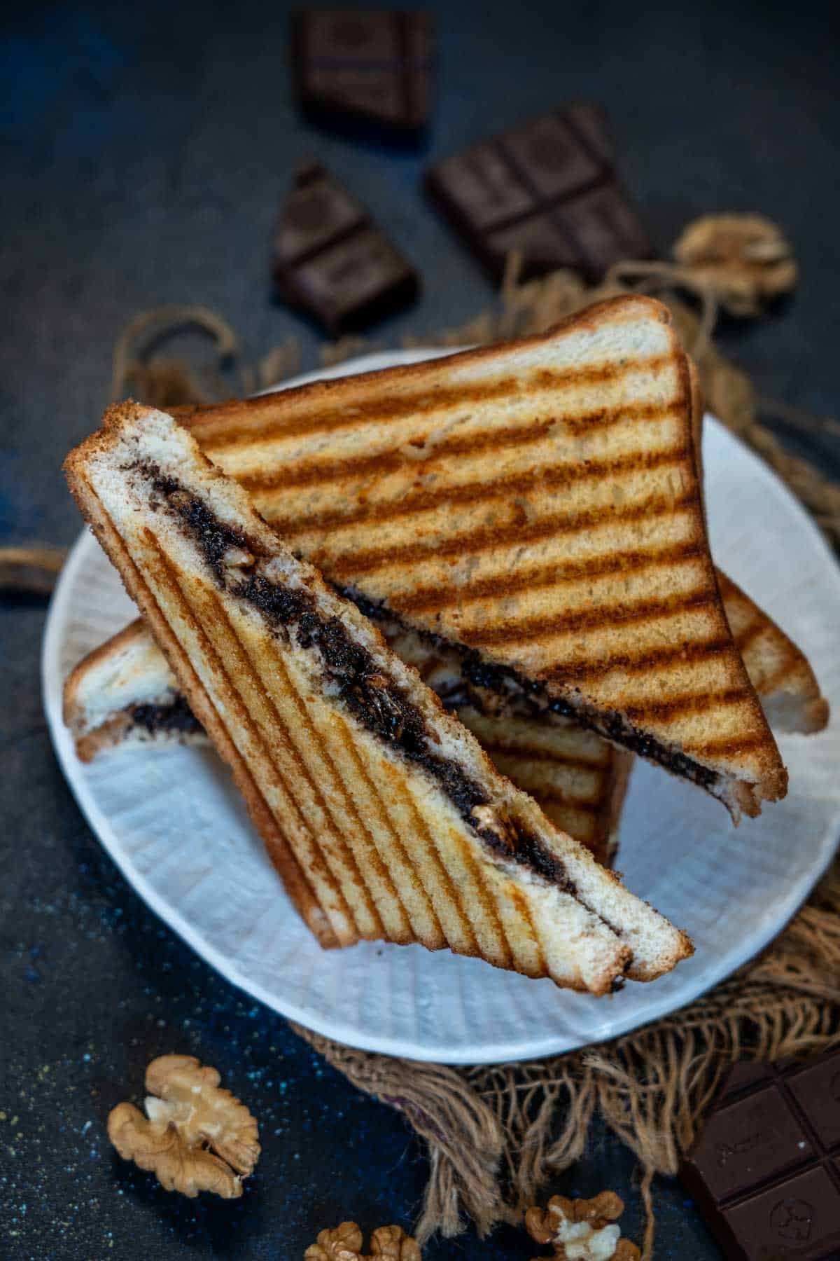 Chocolate Cheese Sandwich (चॉकलेट चीज़ सैंडविच)  1 piece